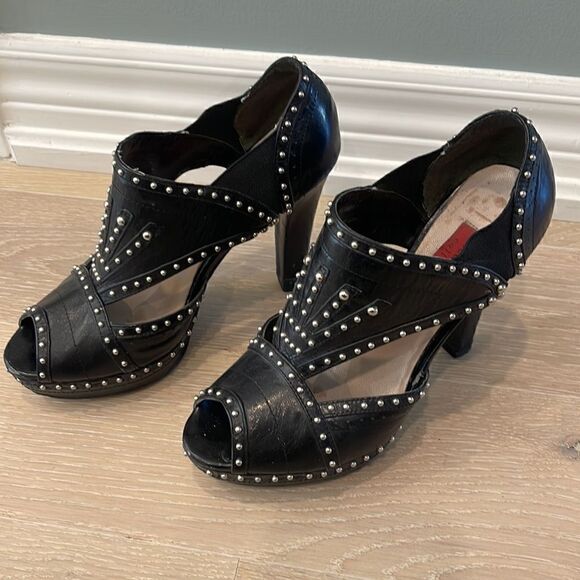 Red Carpet Collection, Black Leather, Studded. Size 36 - Picture 2 of 9